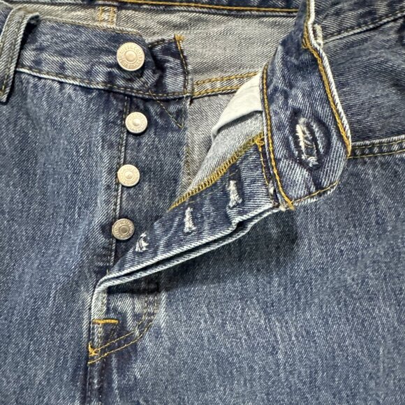 Levis 501 Jeans Mens 32x30 Blue Original Fit Straight Mid Rise Medium Wash Denim - Picture 3 of 11